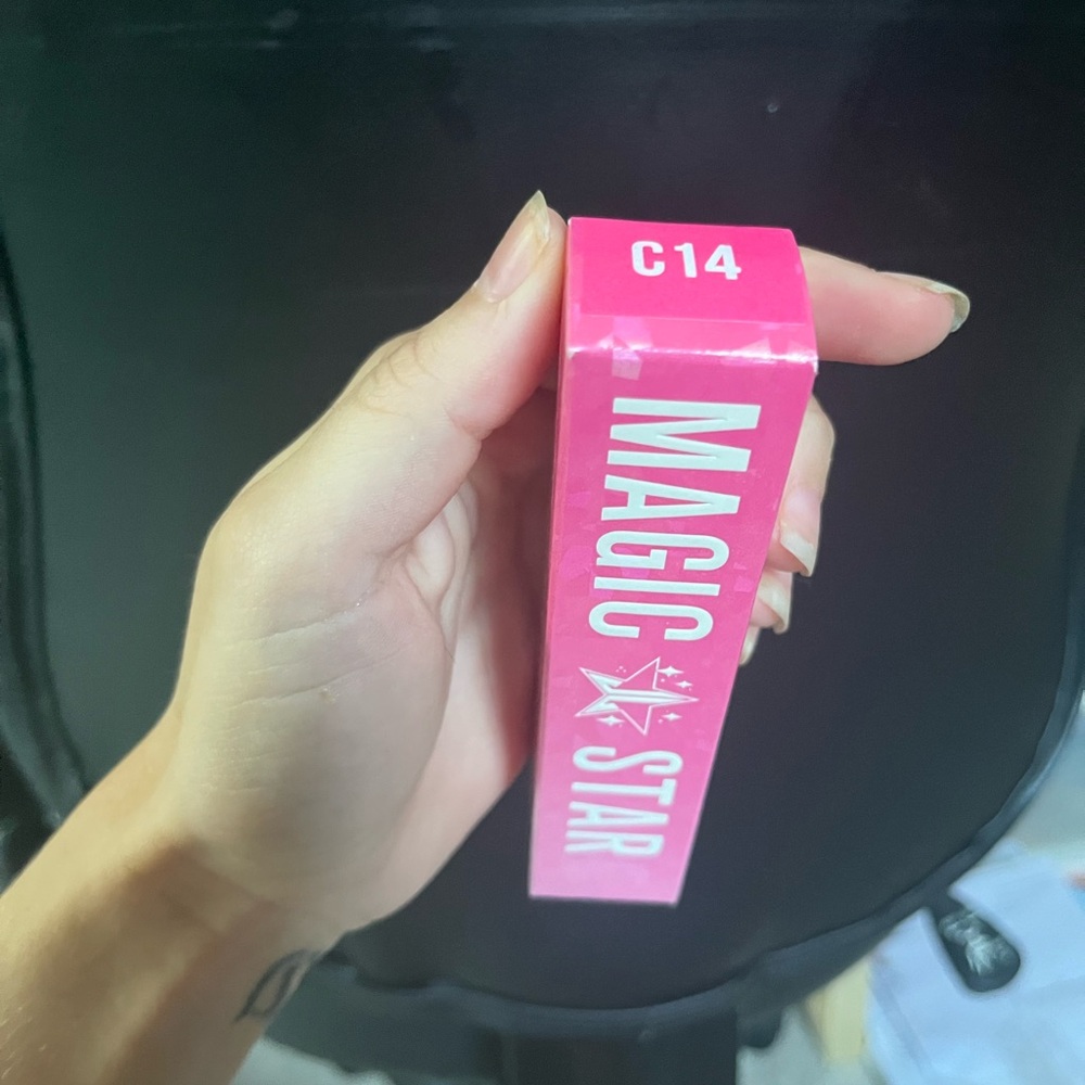 Jeffrey star concealer - Picture 2 of 4